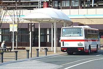 JR蒲郡駅バスローターリー待合所屋根塗装